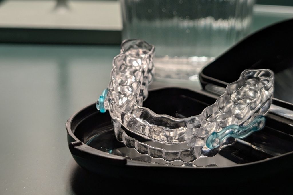 Transparente Schnarchschiene in Aufbewahrungsbox